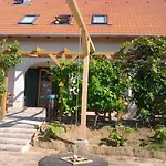 Hand Birtok Bed & Breakfast Siklós