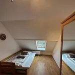 Hand Birtok Bed & Breakfast Siklós